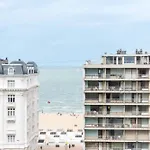 Perfectly Situated With Amazing Views 아파트 오스텐드