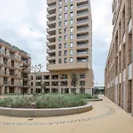 아파트 Perfectly Situated With Amazing Views *