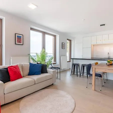 Perfectly Situated With Amazing Views *