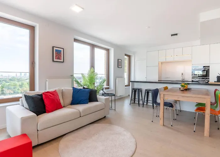 Perfectly Situated With Amazing Views *