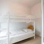 Perfectly Situated With Amazing Views Apartament *