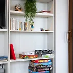 Perfectly Situated With Amazing Views Apartament *