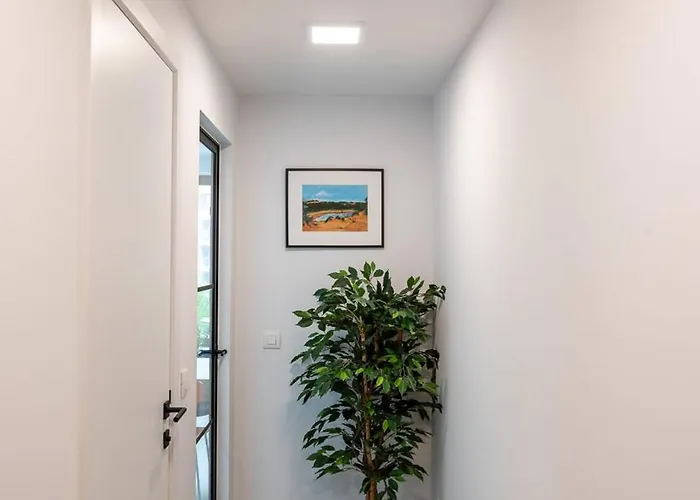 Apartment Perfectly Situated With Amazing Views *