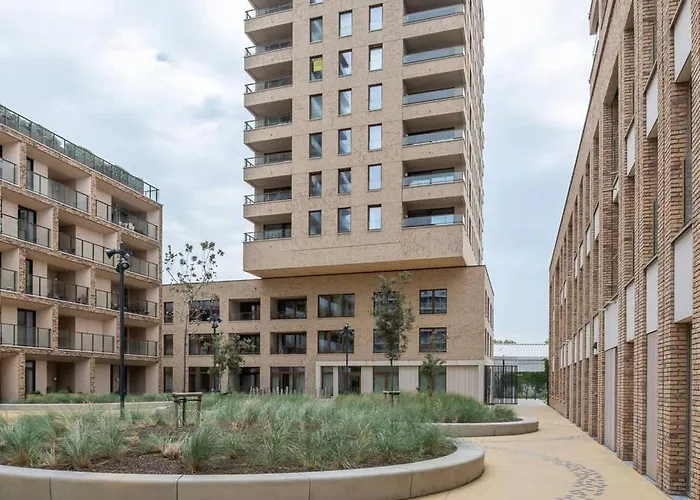 Apartment Perfectly Situated With Amazing Views *